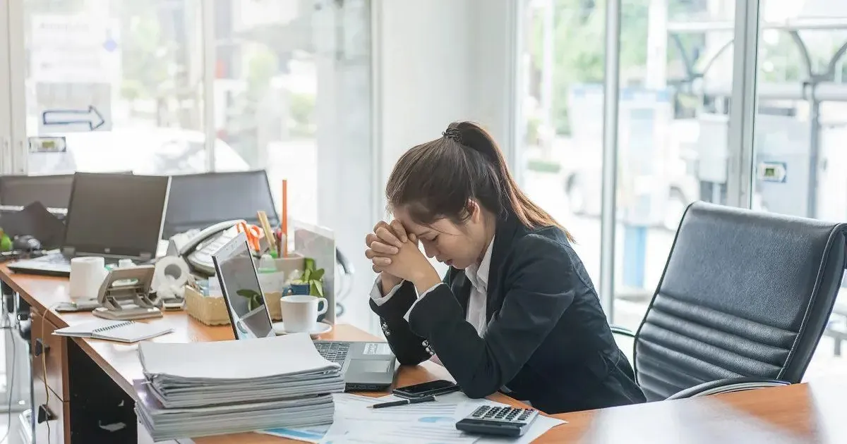 Stress trong công việc: Nguyên nhân, dấu hiệu & cách giải tỏa