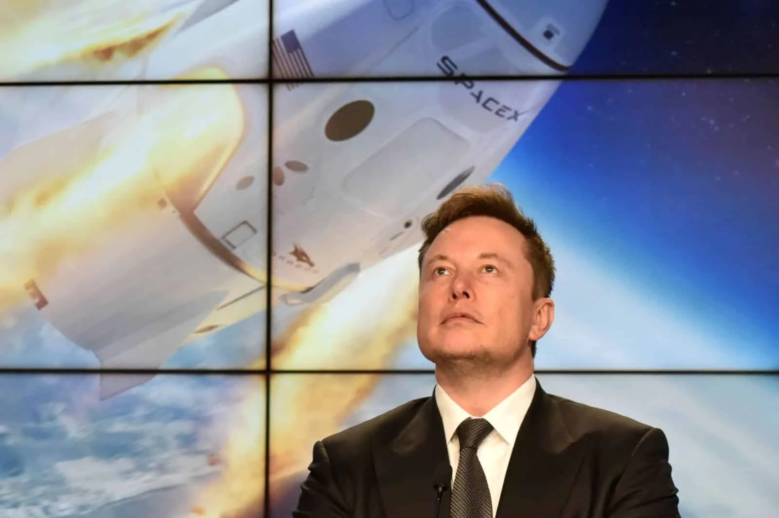 Phong cách lãnh đạo của Elon Musk: Điên rồ tạo nên thành công