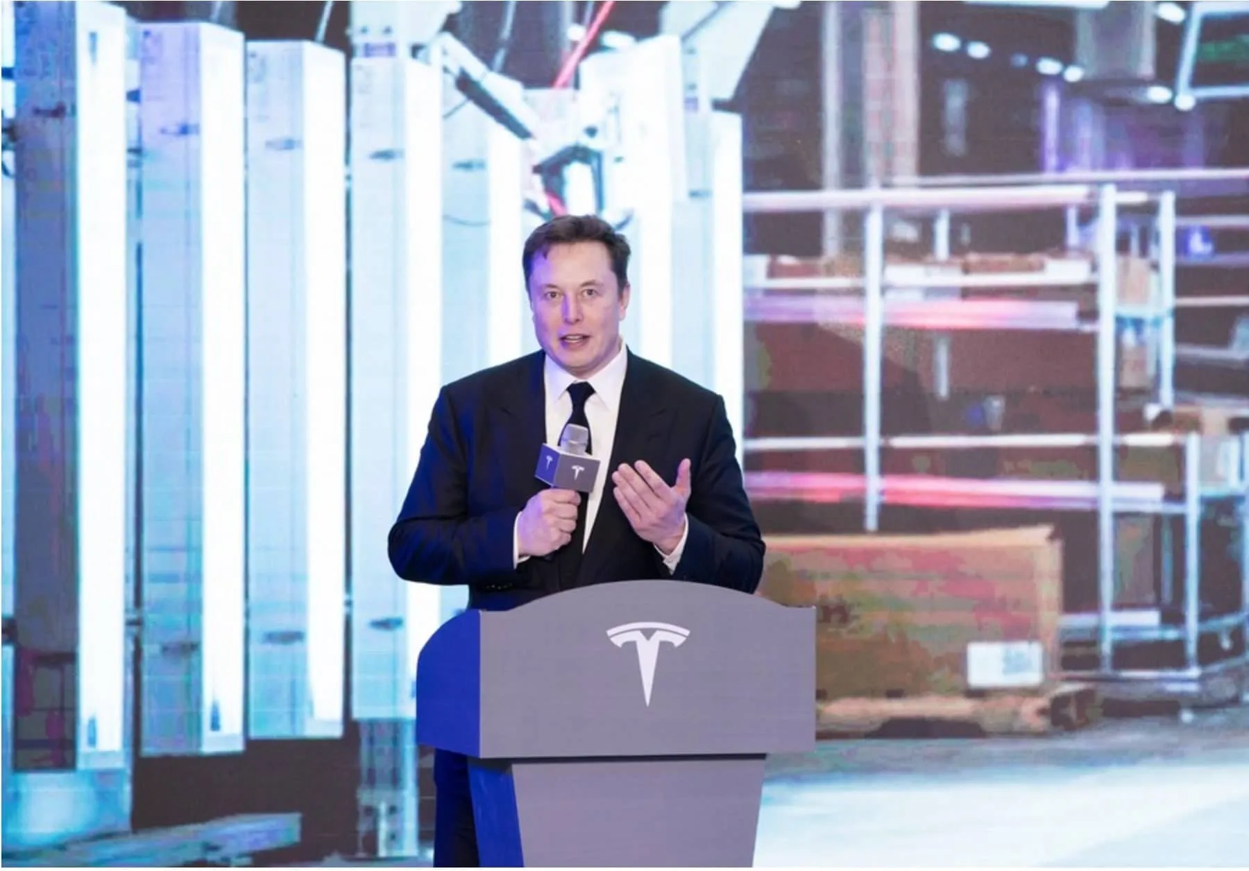 Phong cách lãnh đạo của Elon Musk: Điên rồ tạo nên thành công