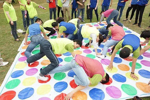 Top 30+ ý tưởng tổ chức các trò chơi team building trong nhà